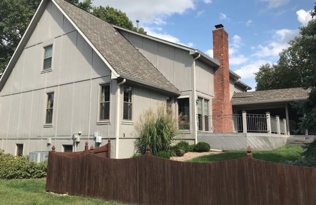 picture of house with old siding