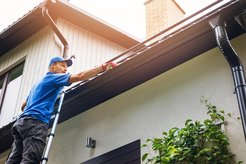 cleaning gutters kansas city