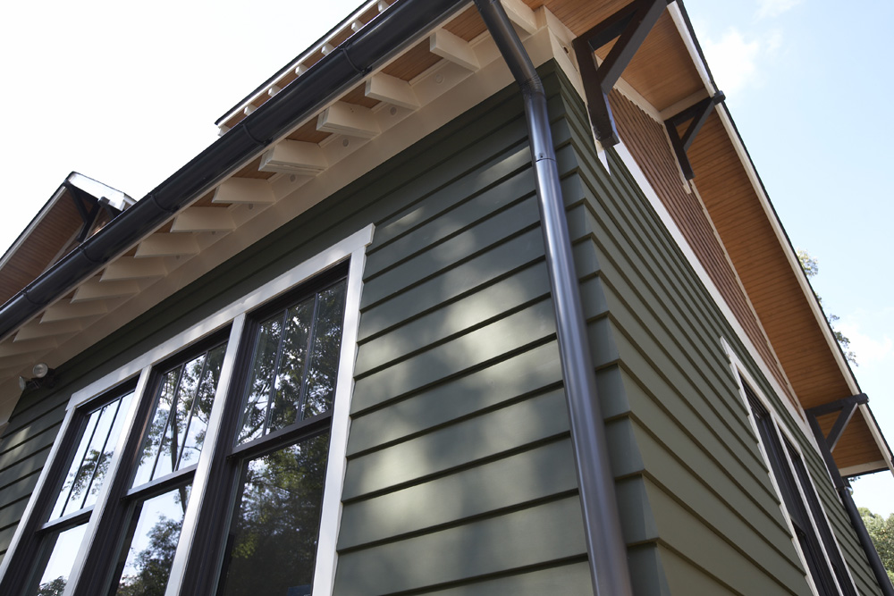 Comparison Guide: James Hardie Fiber Cement Siding and Polymer Siding