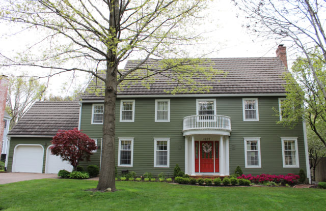 Home with olive green James Hardie Siding installed by Smart Exteriors in Overland Park, Kansas