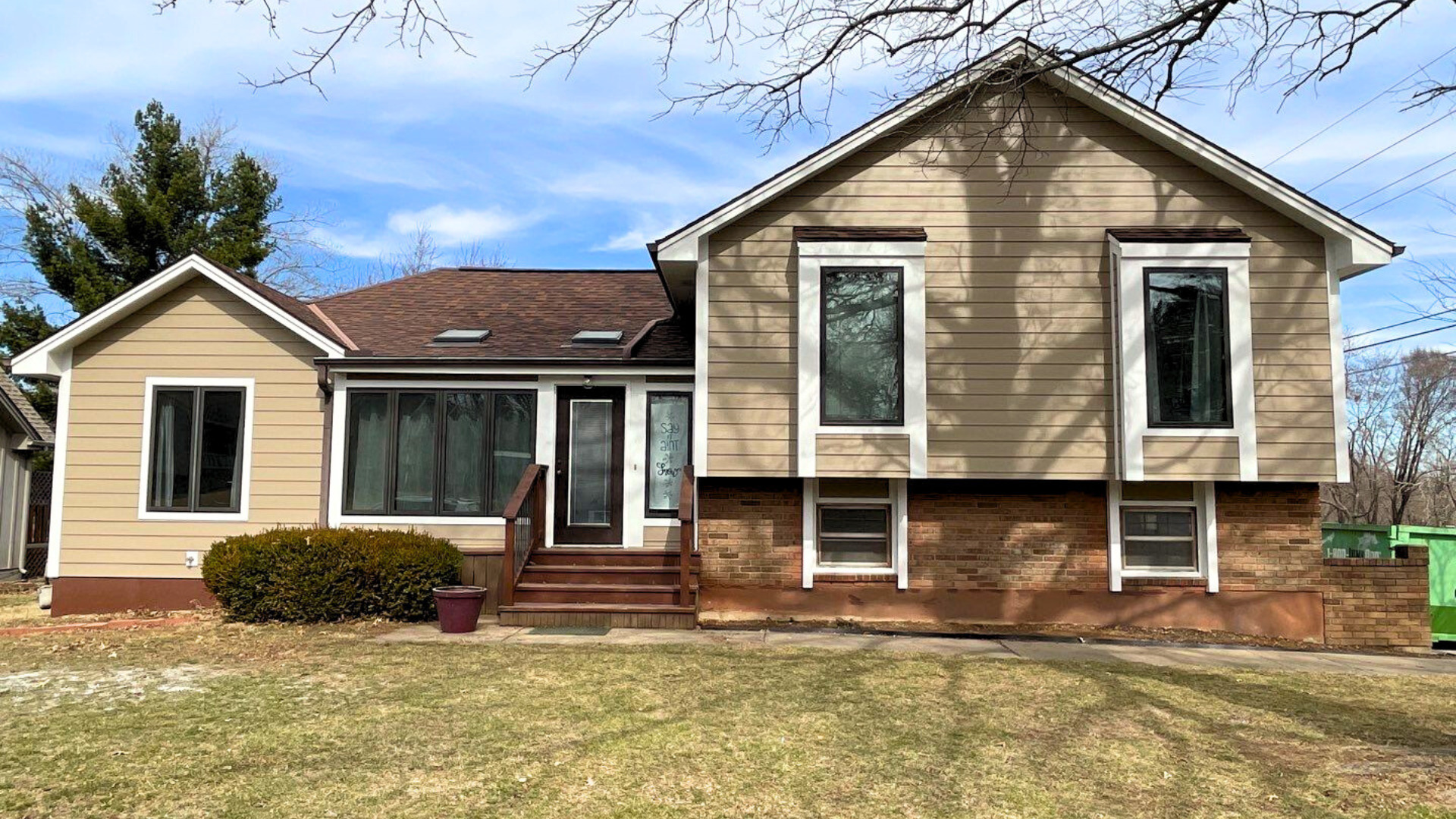 Beautiful new James Hardie siding transformation on a Missouri split level by Smart Exteriors.