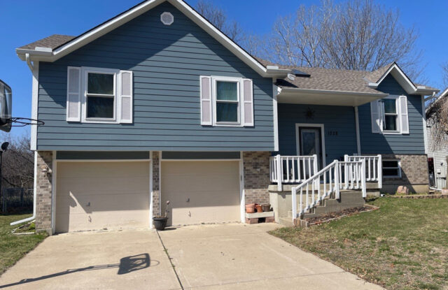 Summit, MO home with new James Hardie Siding & ProVia Windows installed by Smart Exteriors