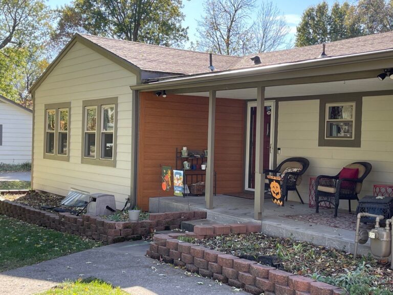 Lee's Summit home with new windows and hardie siding installed by Smart Exteriors