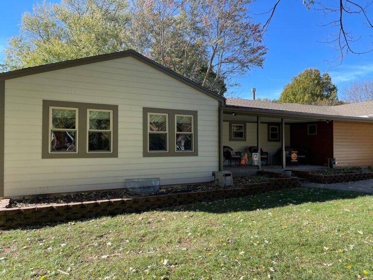 Lee's Summit home with James Hardie Siding & Windows installed by Smart Exteriors