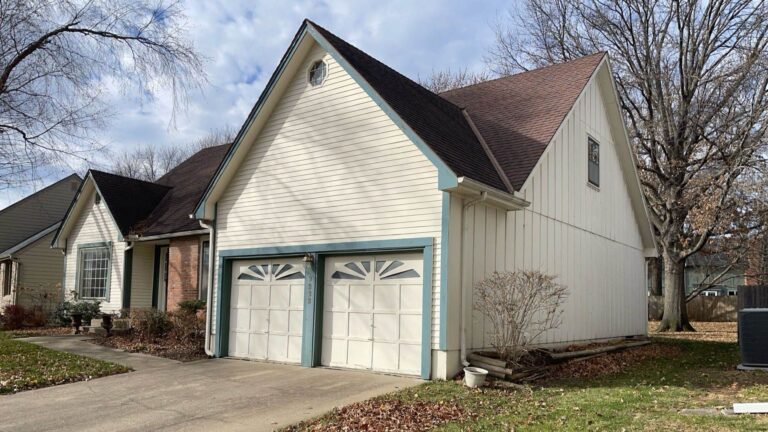 Smart Exteriors installs new Arctic White James Hardie Siding on Overland Park Home