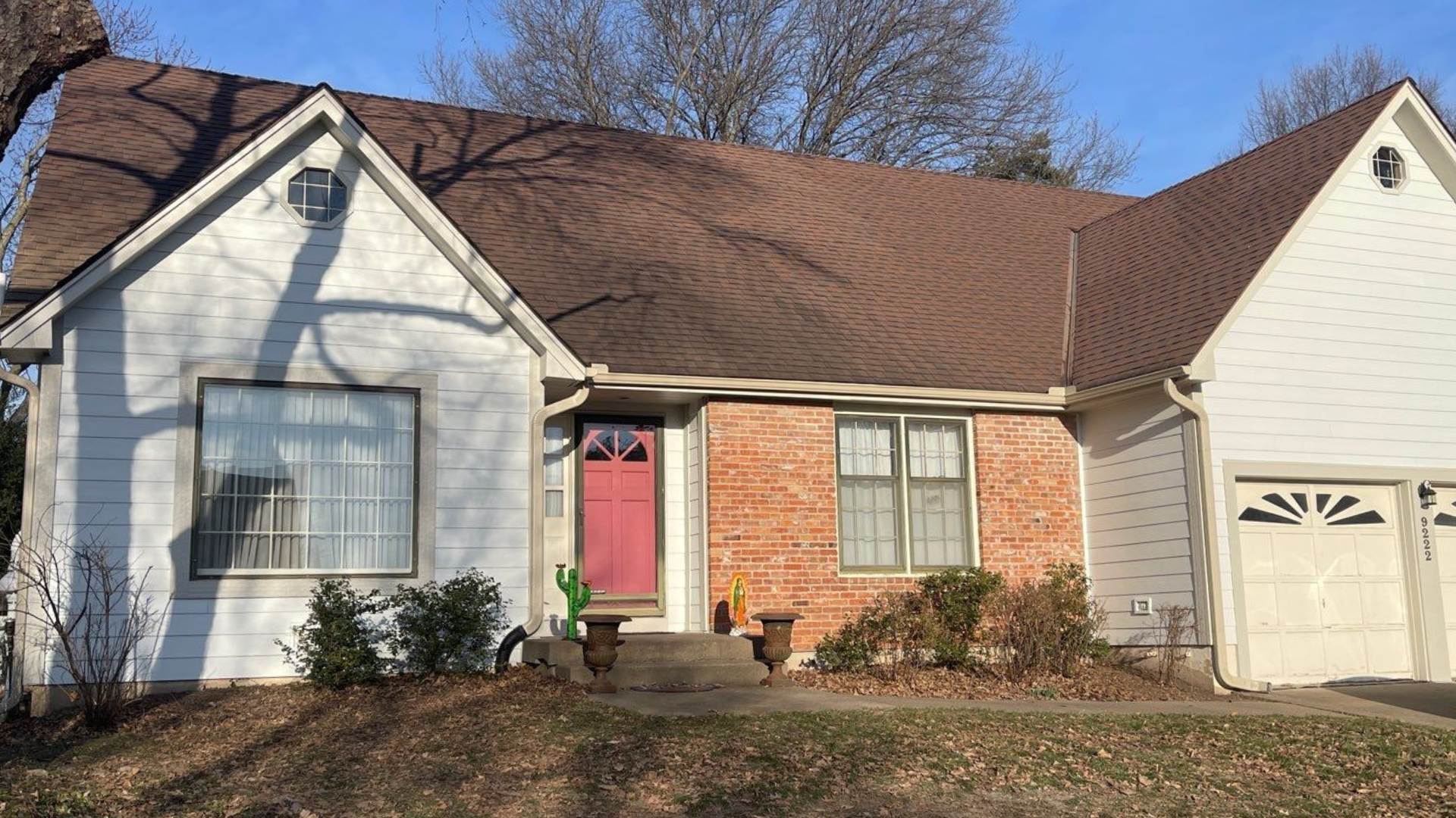 Smart Exteriors installs new Arctic White James Hardie Siding on Overland Park Home