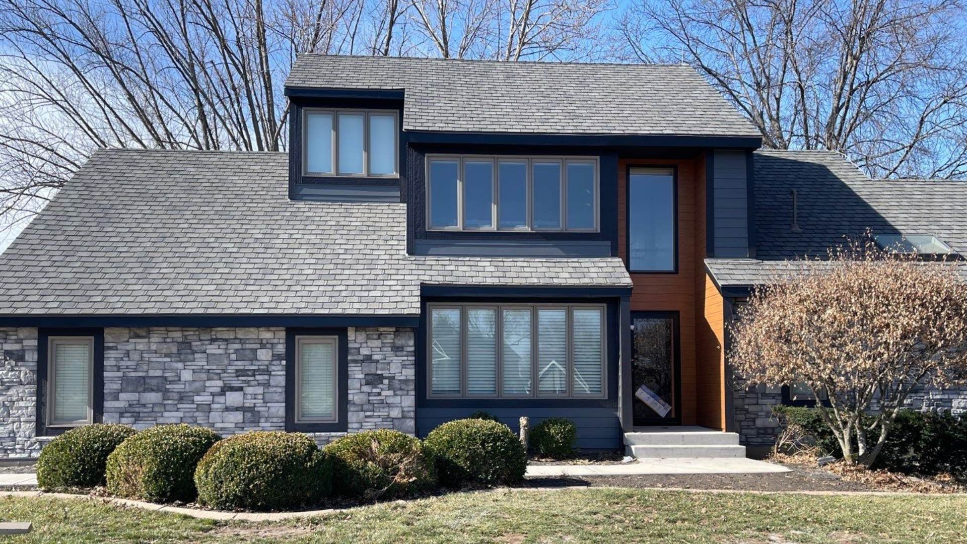 Smart Exteriors updates Overland Park home by installing Night Gray James Hardie siding