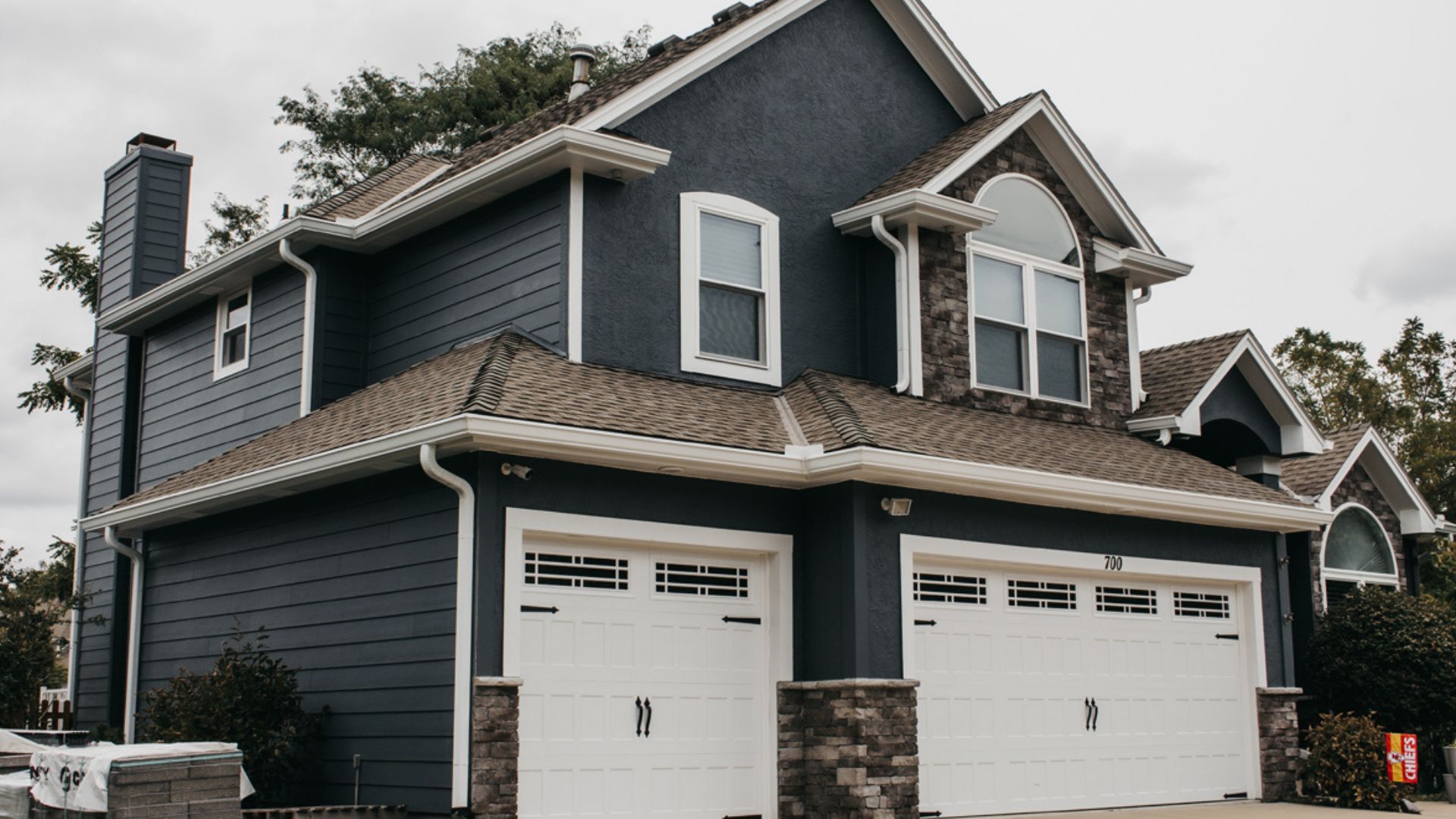 Hardie siding that looks stucco.